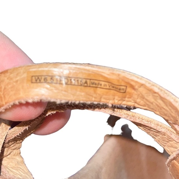 UGG Mattie Wooden Wedge Leather Strap Slip-On Sandals Woman Size 6.5 - Picture 7 of 8